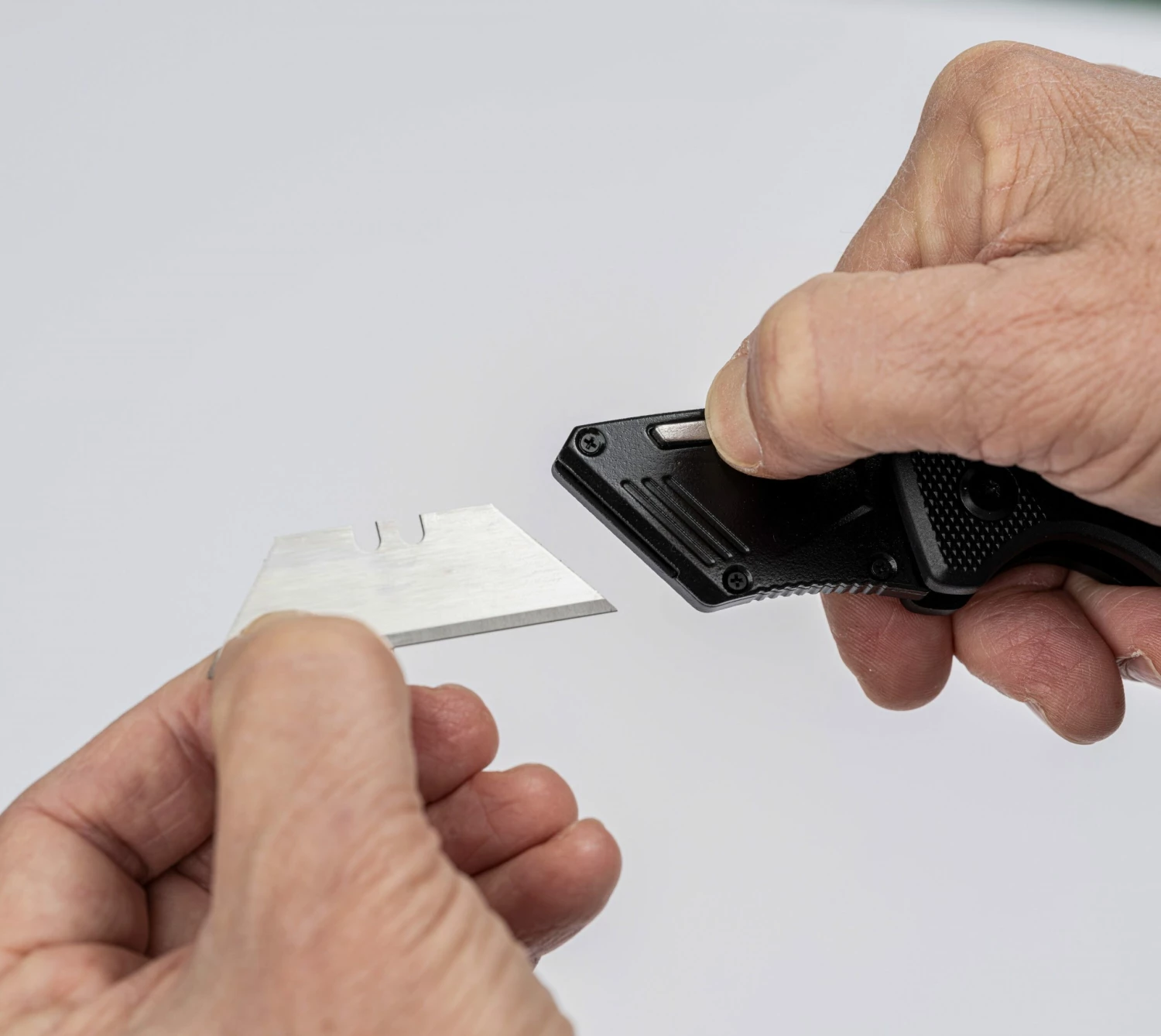 Kobalt Utility Knives 2pc Speed Release 18Mm 10-Blade Folding Utility Knife 7 Kobalt Utility Knives 2pc Speed Release 18Mm 10-Blade Folding Utility Knife - Image 7